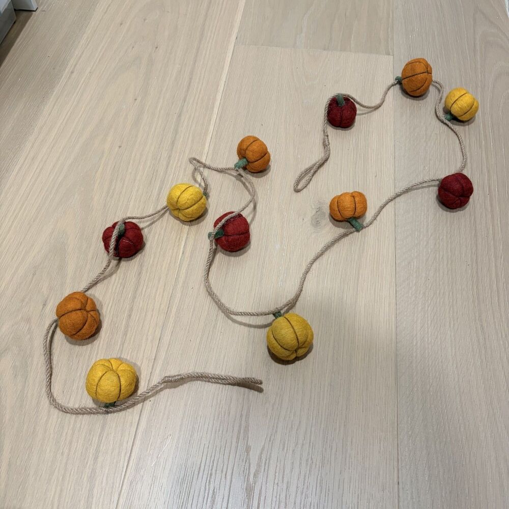 Haymarket Square 6 ft Pumpkin Garland in Red/Orange/Yellow EUC